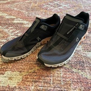 ON Womens Running Shoes!! Size 8!!